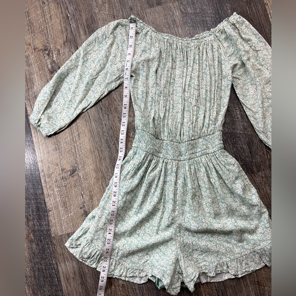 Hollister Romper Off-the-Shoulder Floral Daisies Size Medium - Picture 12 of 15